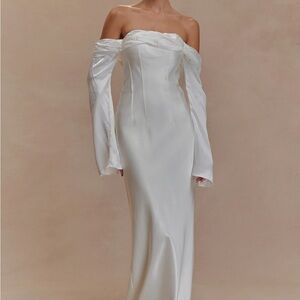 Meshki - Elegant Off-Shoulder White Dress